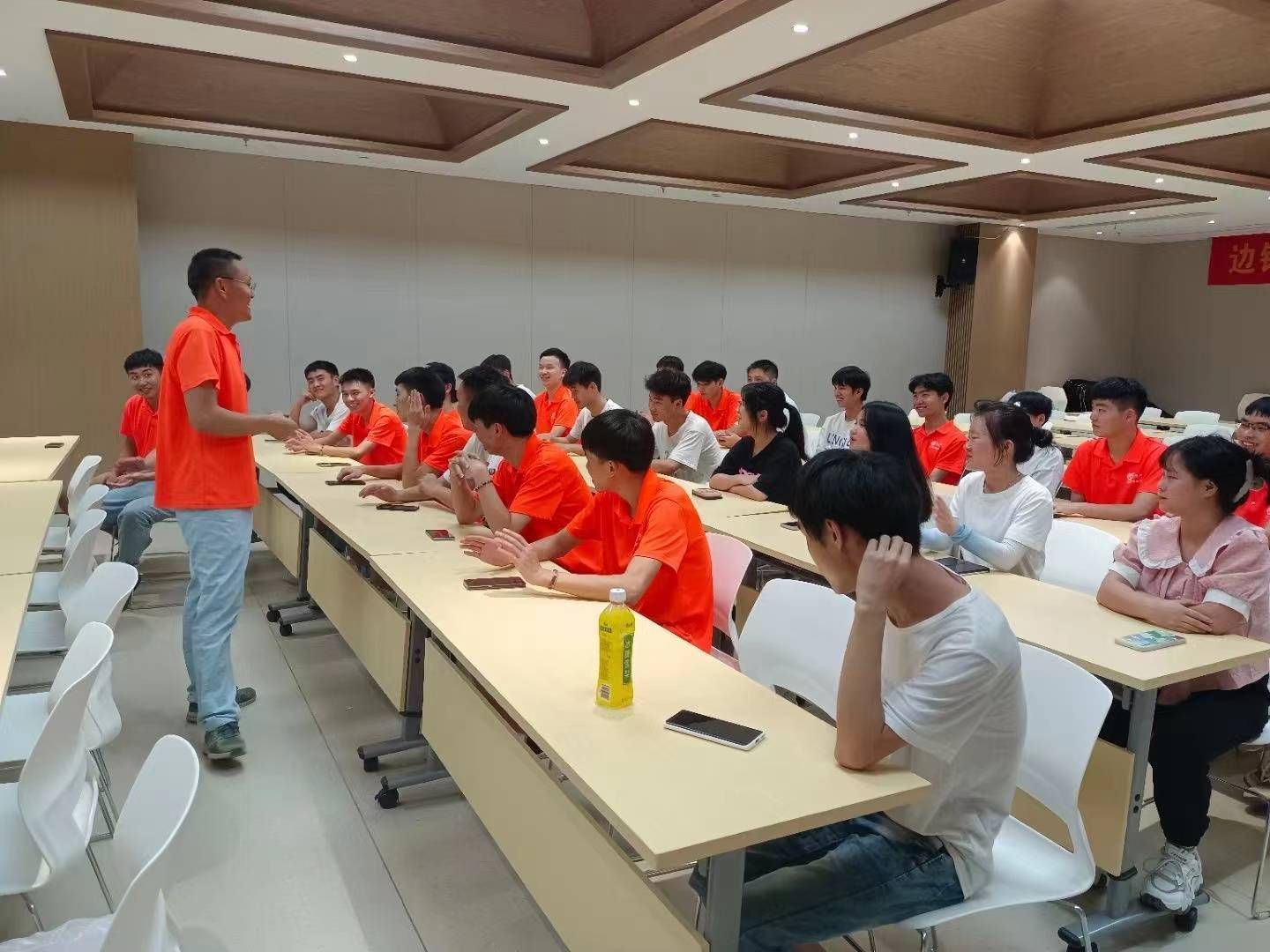 邊鋒工學(xué)院第六期飛鷹班座談會圓滿結(jié)束