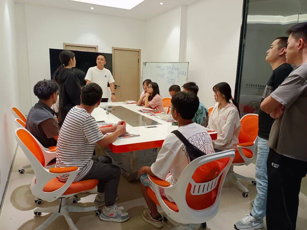 大步流星，執(zhí)夢遠(yuǎn)航！第八期飛鷹班結(jié)業(yè)儀式圓滿結(jié)束